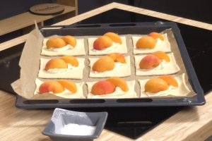 Placinte daneze cu caise - Un desert rapid si delicios