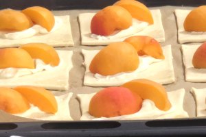 Placinte daneze cu caise - Un desert rapid si delicios