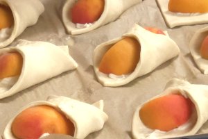 Placinte daneze cu caise - Un desert rapid si delicios