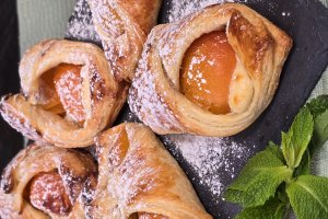 Placinte daneze cu caise - Un desert rapid si delicios