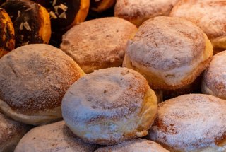 Gogosi pufoase cu unt, preferatele copiilor!