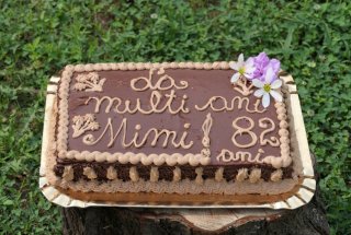 Tort aniversar pentru mama, la implinirea frumoasei varste de 82 ani