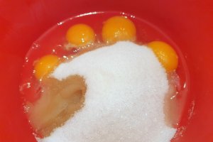 Plăcintă turnată cu gutui - Rețeta gustoasă și ușoară