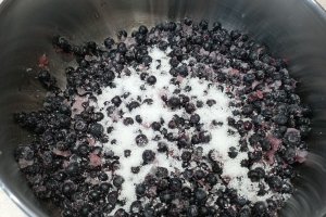 Tort cu afine și zmeura - Un desert delicios și racoritor