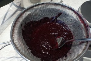 Tort cu afine și zmeura - Un desert delicios și racoritor