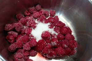 Tort cu afine și zmeura - Un desert delicios și racoritor