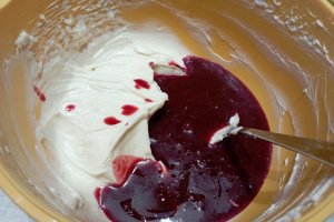 Tort cu afine și zmeura - Un desert delicios și racoritor