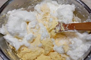 Prajitura cu branza, mure si afine - Desert fructat delicios