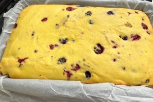 Prajitura cu branza, mure si afine - Desert fructat delicios