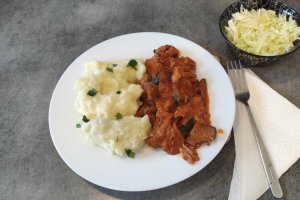 Tocana de porc cu sos si amestec de ciuperci - Reteta gustoasa si satioasa