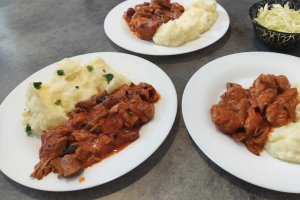Tocana de porc cu sos si amestec de ciuperci - Reteta gustoasa si satioasa