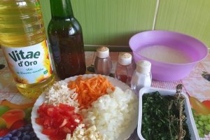 Pilaf de orez cu legume, pipote si inimi de pui, in sos de rosii - Reteta gustoasa si economica