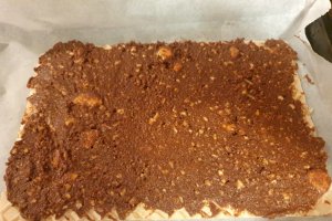 Prajitura cu foi de napolitane si crema de biscuiti - Gustoasa si spornica