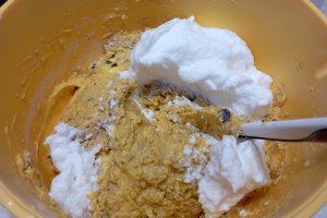 Prajitura cu dovleac, mure si ciocolata - Desert aromat si pufos