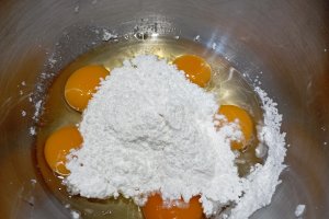 Prajitura cu mere si afine - Desertul dulce-acrisor care te cucereste