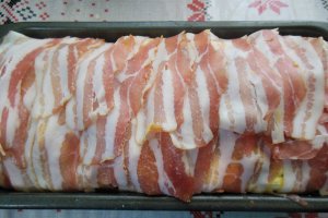 Chec cu pui si cascaval in bacon - Reteta usoara pentru un aperitiv gustos