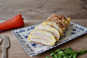 Chec cu pui si cascaval in bacon - Reteta usoara pentru un aperitiv gustos