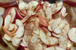 Tarta cu mere, nuca si suc de portocale - Reteta gustoasa si aromata