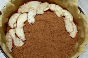 Tarta cu mere, nuca si suc de portocale - Reteta gustoasa si aromata