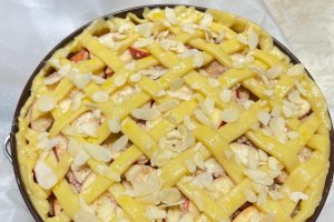 Tarta cu mere, nuca si suc de portocale - Reteta gustoasa si aromata