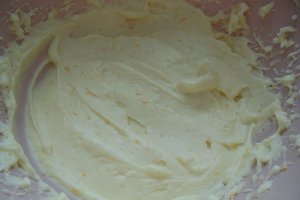Tort cu crema de portocale, ciocolata si ananas - Deliciu aromat pentru ocazii speciale