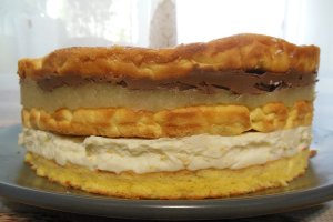 Tort cu crema de portocale, ciocolata si ananas - Deliciu aromat pentru ocazii speciale