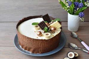 Tort cu crema de portocale, ciocolata si ananas - Deliciu aromat pentru ocazii speciale