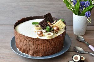 Tort cu crema de portocale, ciocolata si ananas - Deliciu aromat pentru ocazii speciale