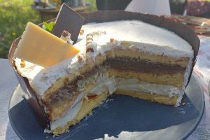 Tort cu crema de portocale, ciocolata si ananas - Deliciu aromat pentru ocazii speciale