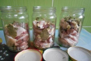 Piept de porc in saramura, la borcan - reteta simpla, fara fierbere
