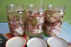 Piept de porc in saramura, la borcan - reteta simpla, fara fierbere