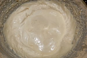 Tort cu visine, ciocolata si crema de piersici - Desertul festiv si delicios