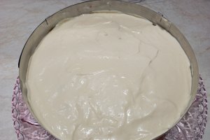 Tort cu visine, ciocolata si crema de piersici - Desertul festiv si delicios