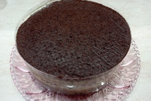 Tort cu visine, ciocolata si crema de piersici - Desertul festiv si delicios