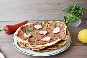 Lahmacun - Reteta turceasca de aperitiv cu carne