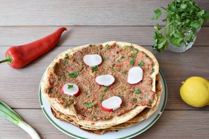Lahmacun - Reteta turceasca de aperitiv cu carne