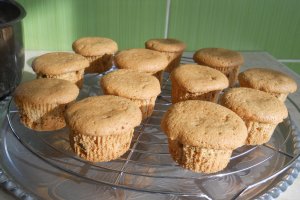 Brioșe din albușuri și fructe confiate - Rețeta simplă și delicioasă