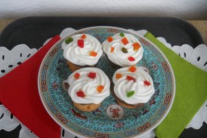 Brioșe din albușuri și fructe confiate - Rețeta simplă și delicioasă