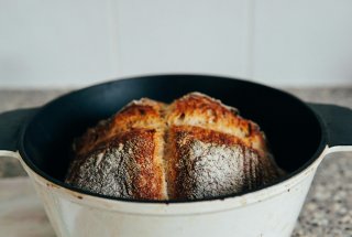 Paine in oala de fonta - Reteta simpla pentru paine pufoasa si crocanta