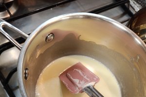 Nuci cu cremă de ciocolată albă și fistic - Delicioase si fragede