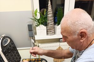 Nuci cu cremă de ciocolată albă și fistic - Delicioase si fragede