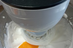 Prajitura cu mere, afine, banana si nuci - Reteta rapida si delicioasa