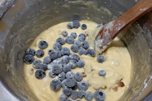Prajitura cu mere, afine, banana si nuci - Reteta rapida si delicioasa