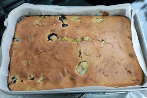 Prajitura cu mere, afine, banana si nuci - Reteta rapida si delicioasa