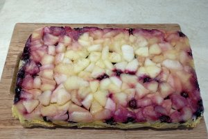 Prajitura rasturnata cu afine si mere - Rapida si spornica