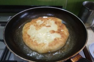 Plăcinte ardelenești cu cartofi și brânză de burduf, grozav de gustoase