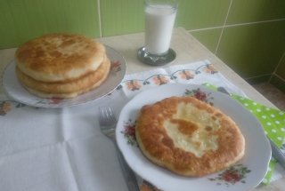 Plăcinte ardelenești cu cartofi și brânză de burduf, grozav de gustoase