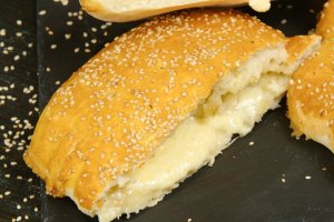 Rețeta gustoasă de turte cu cașcaval la cuptor