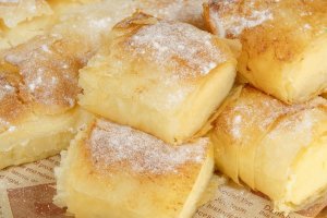 Bougatsa - Delicioasa plăcintă grecească cu cremă de griș