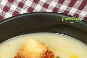 Supă cremă de usturoi - Deliciu fin și aromat